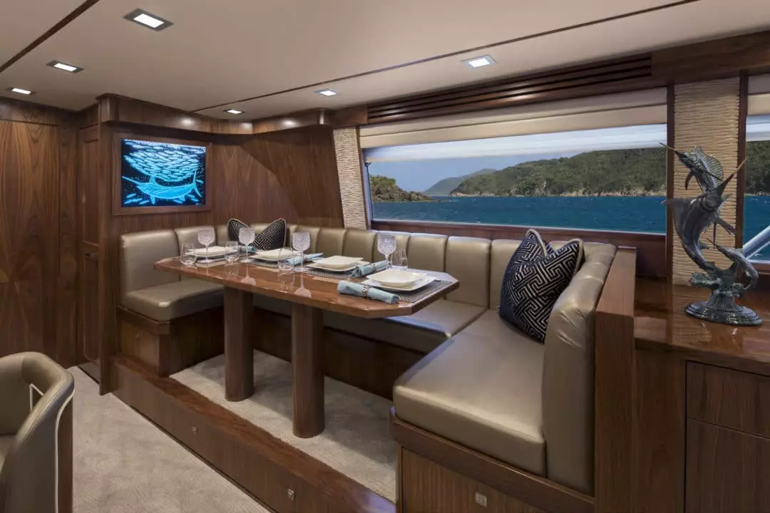 17Viking 80 Dining