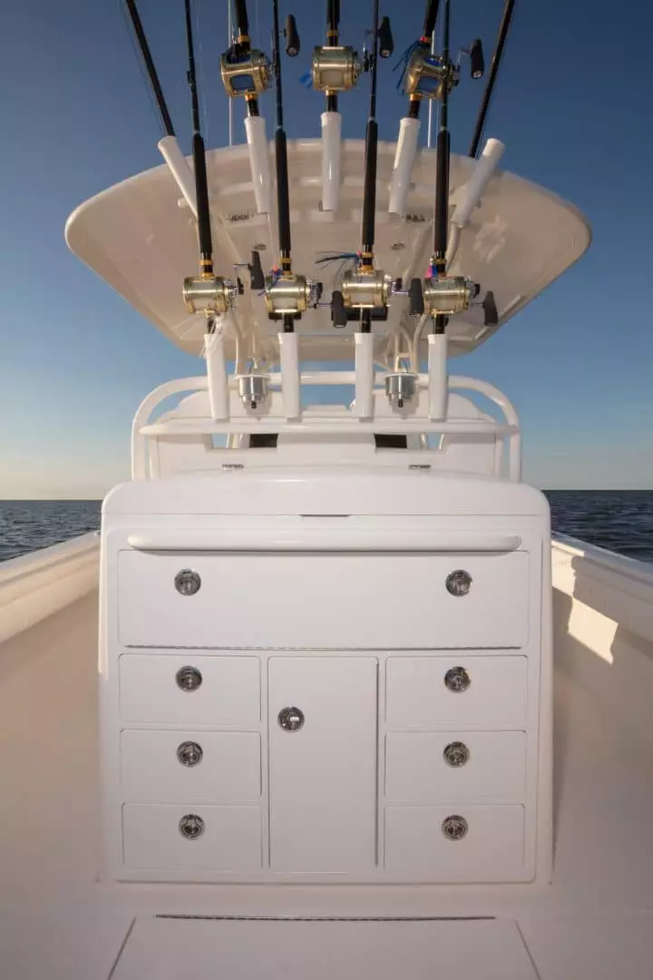 34-regulator-center-console-boat-tackle-center-ttop