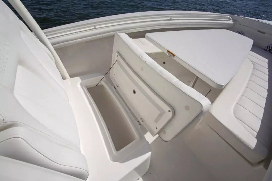 23-regulator-center-console-boat-forward-seat-storage