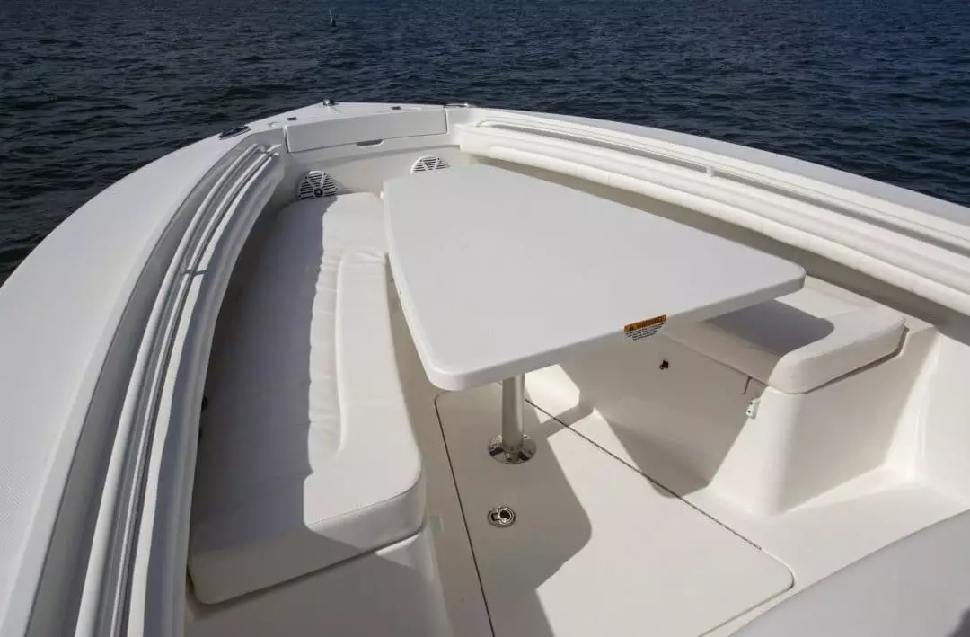 23-regulator-center-console-boat-forward-seat-table