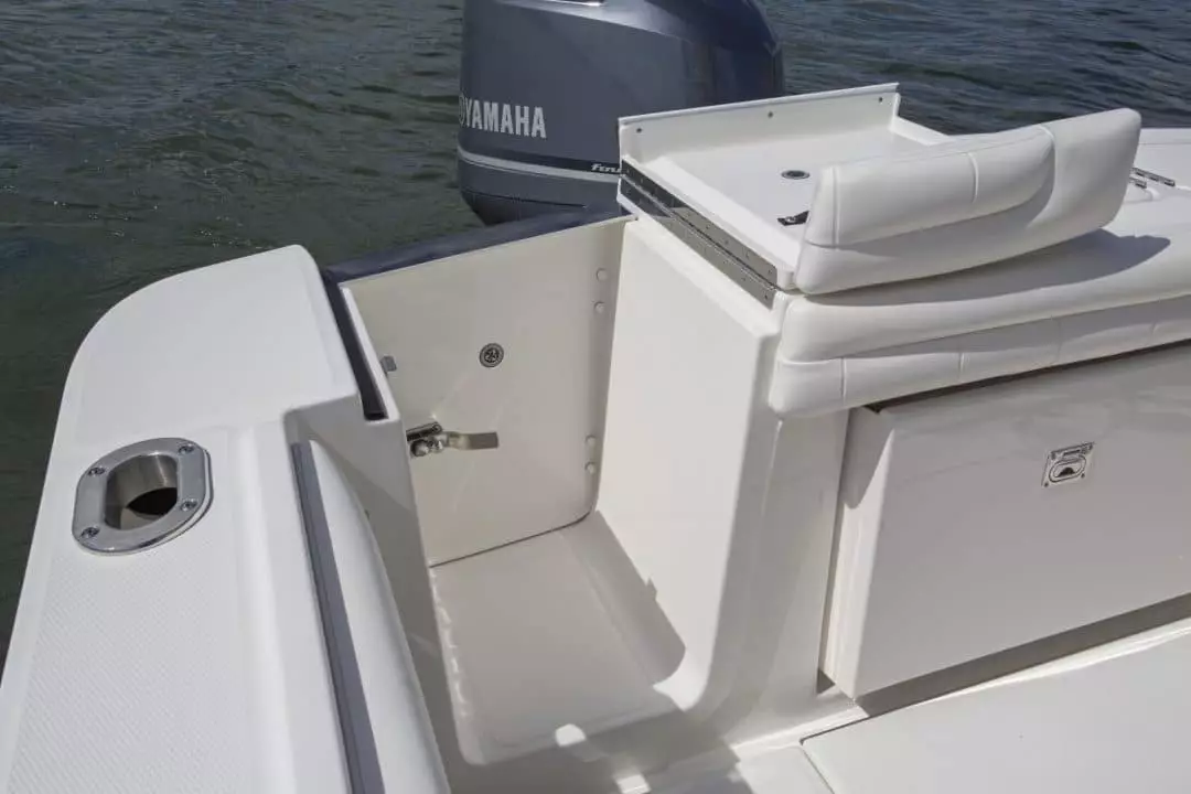 23-regulator-center-console-boat-transom-tuna-door-yamaha-outboard