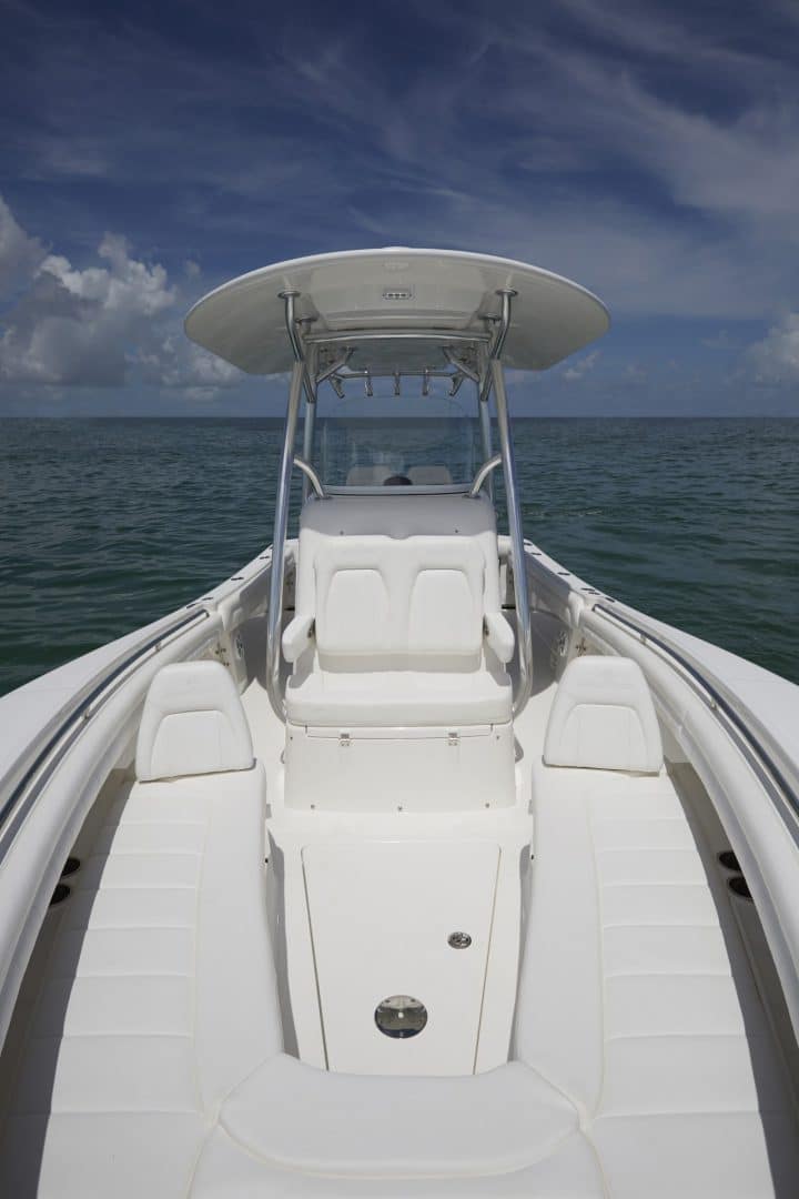25-regulator-center-console-boat-forward-seating-ttop