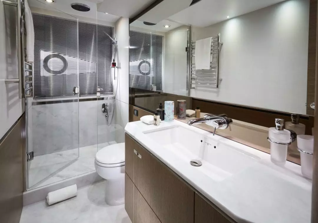 v65-interior-owners-bathroom