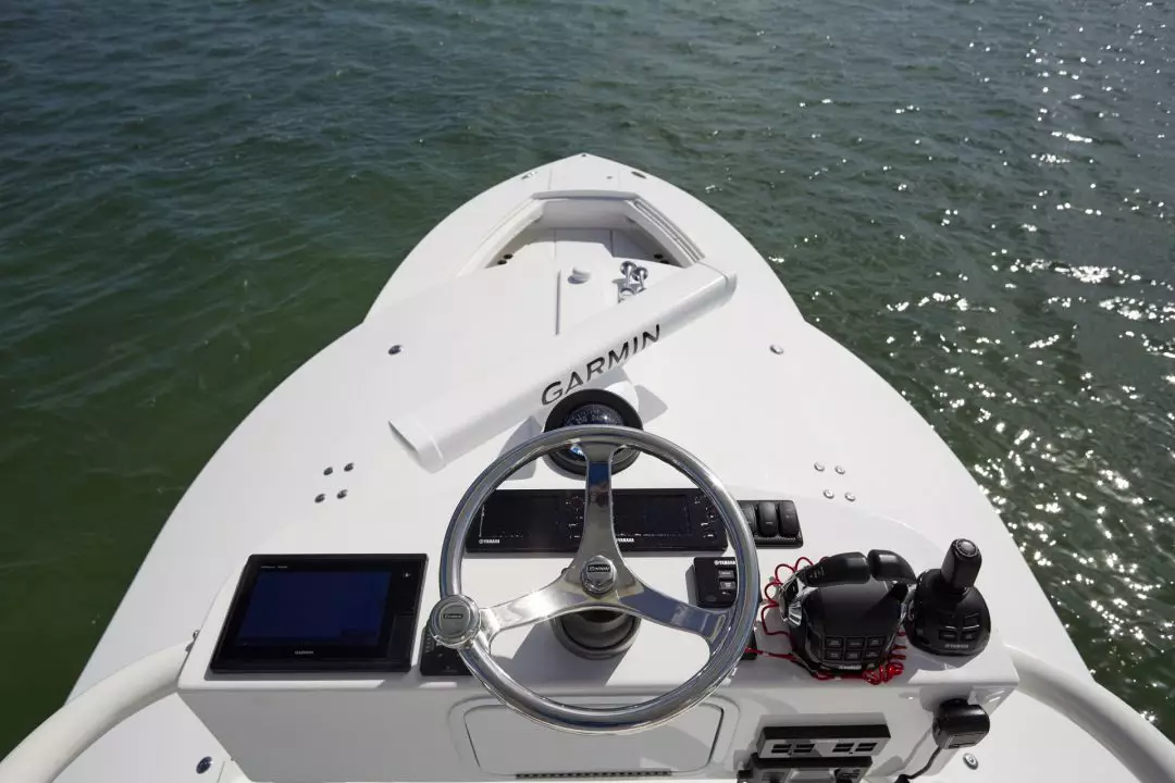 41-regulator-center-console-boat-dual-station-tower-garmin-edson-yamaha-helm-master