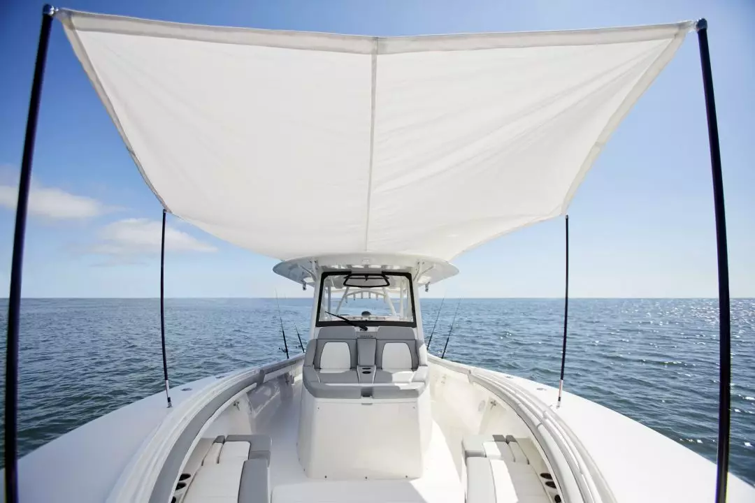 41-regulator-center-console-boat-forward-sun-shade-seating