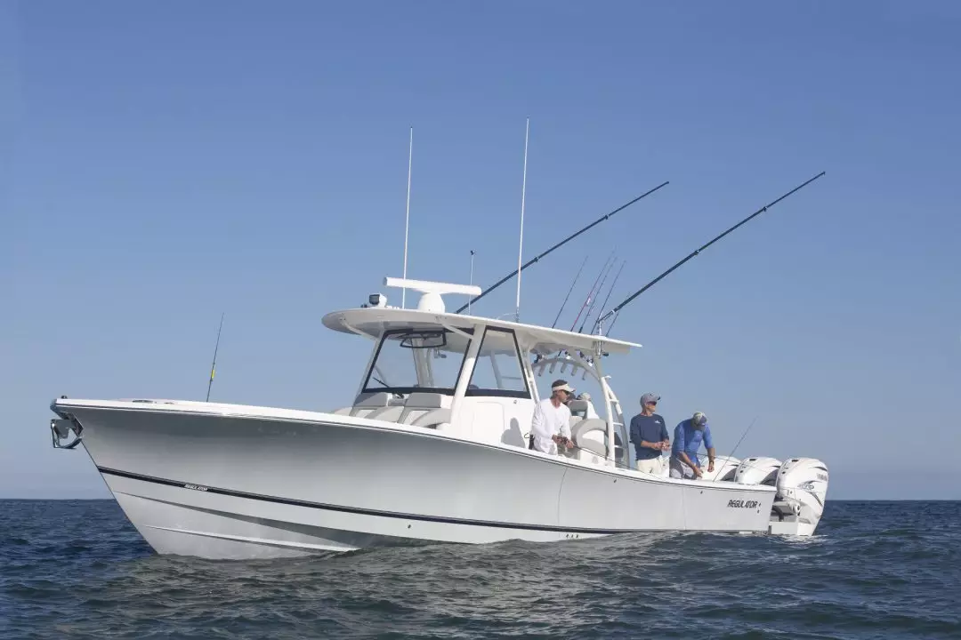 41-regulator-center-console-fishing-hull