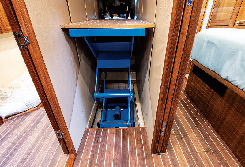 Hydraulic_Lift_Yacht_Companionway