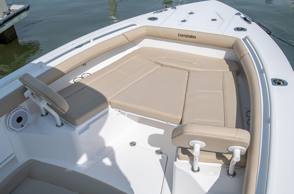 Bow Deck with Seating