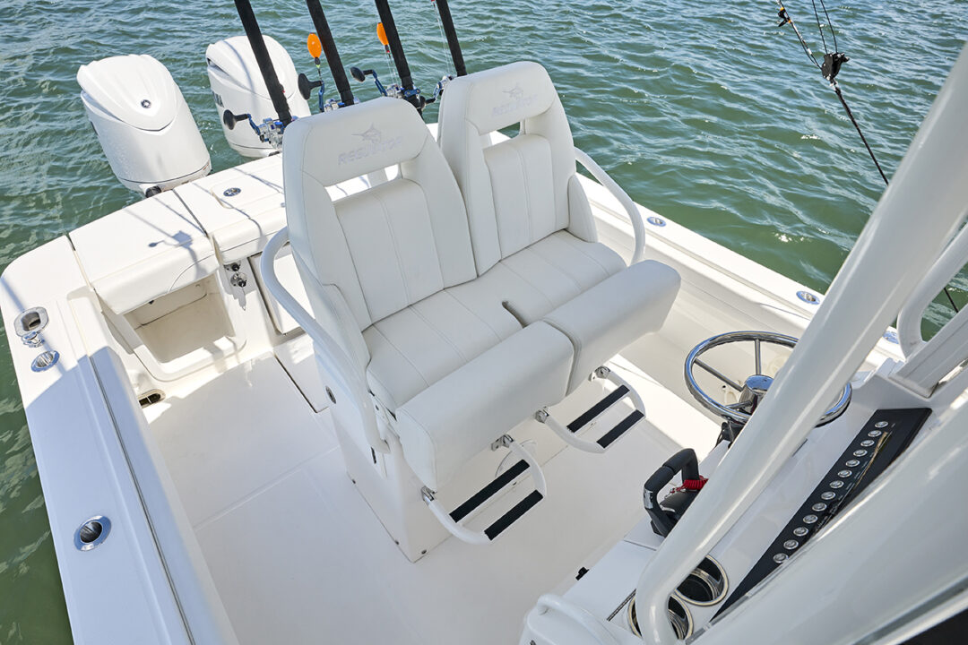 regulator 23 details_birds eye helm seating with bolsters and footrests_0040_WG